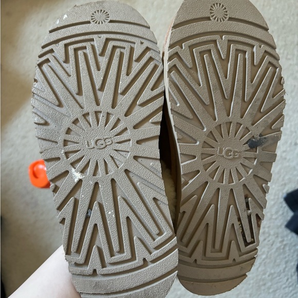 Disquette Ugg Slippers - Picture 5 of 6